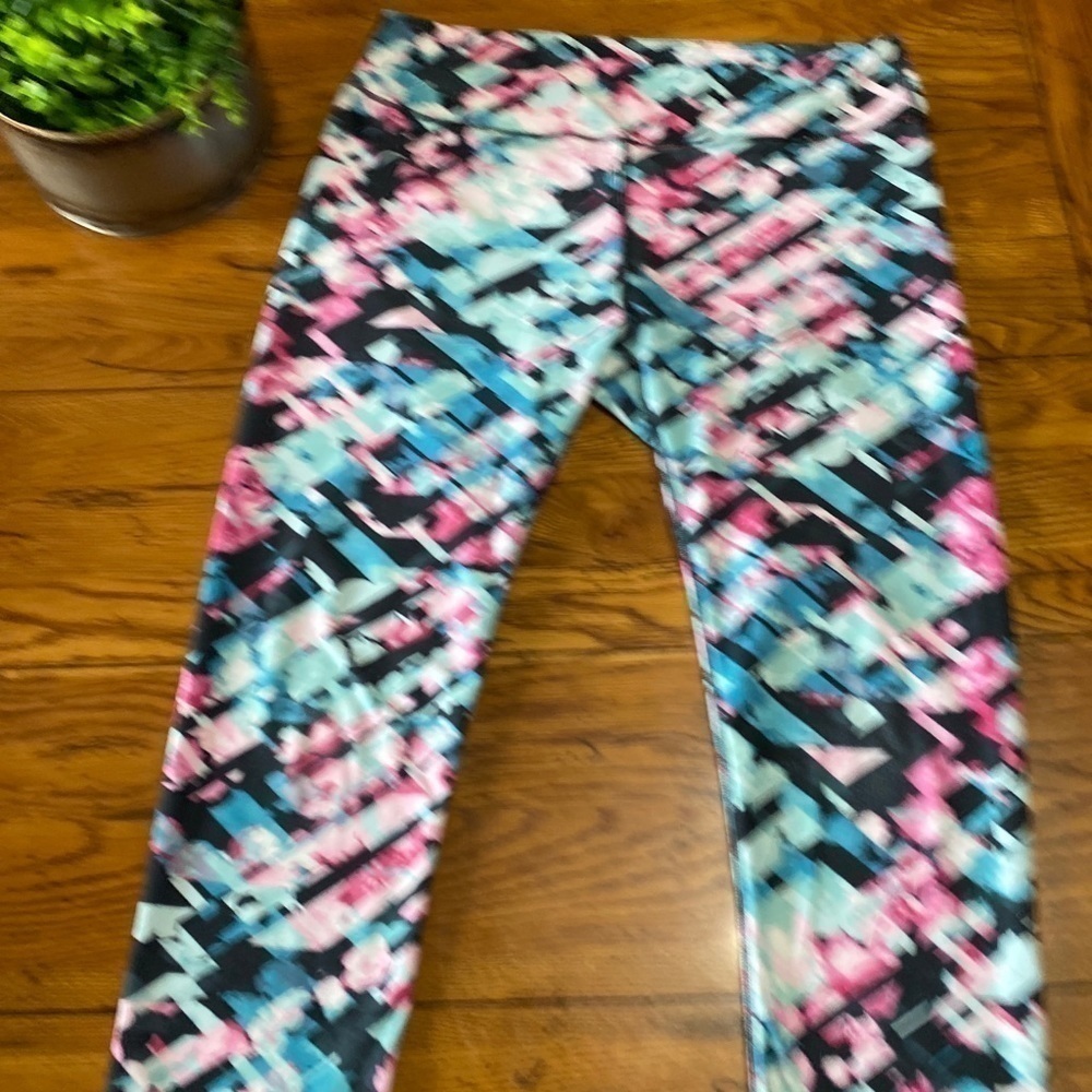 FABLETICS Women's Large Crop Pants Leggings Running Yoga Pink Gray Green.